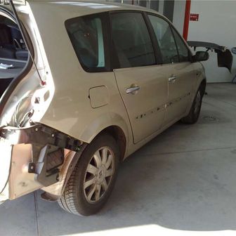 Valauto Motor coche en reparación de latonería 